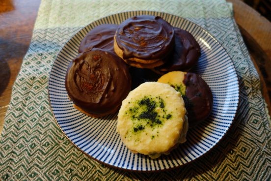 Baking with ChiliCult ;) – Ischler, Experimental: Classical, Devil-Ischler with Chilli, JapanIschler with Matcha