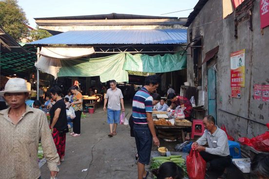 A Breakfast Visit to a Rural Market in Hunan
